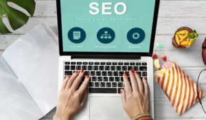 Experto SEO en Valencia - profesional trabajando